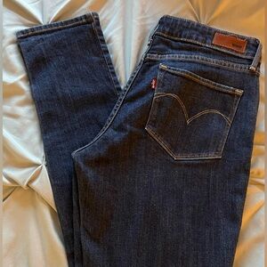 Levi 30 BOLD CURVE MODERN RISE skinny 30x32. Great condition